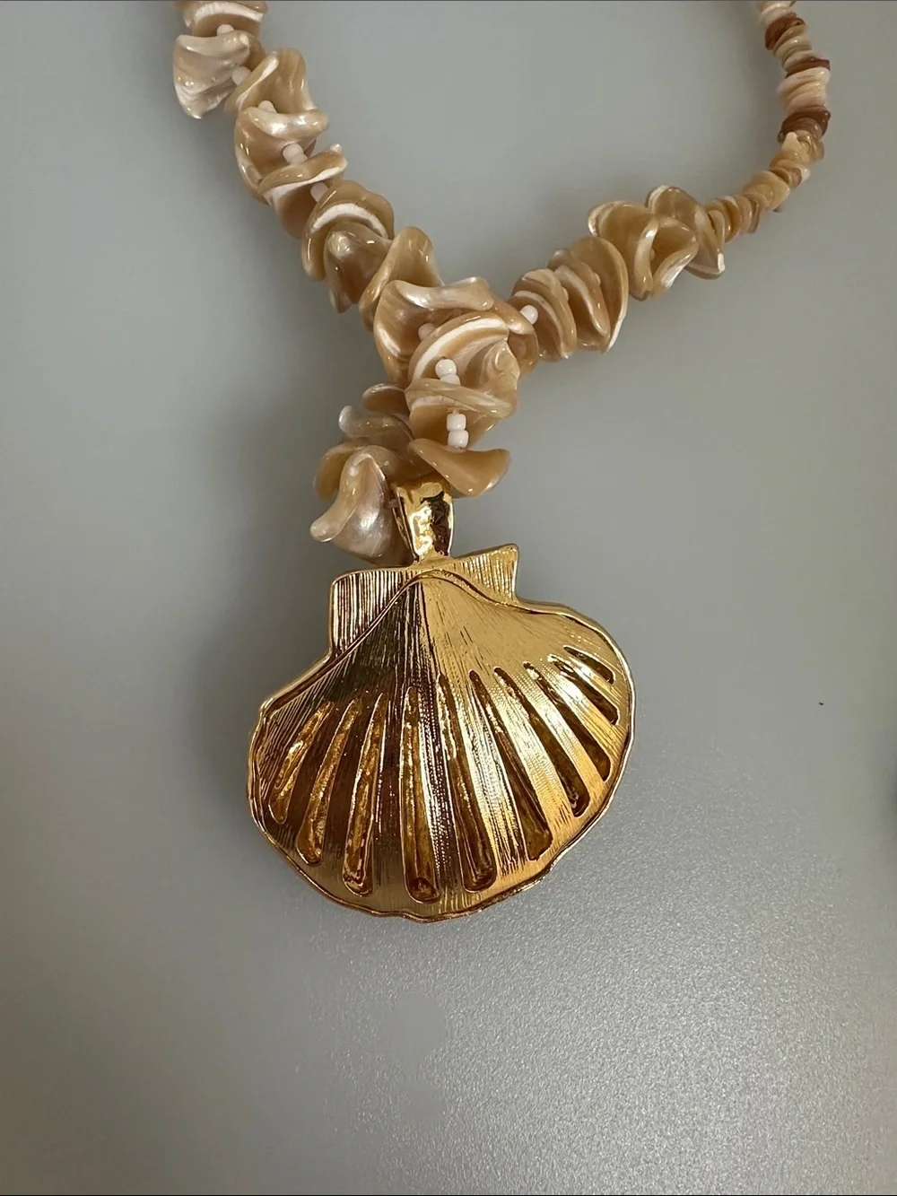 Beige Shell Statement Necklace with Maroon Shell Pendant and Gold Accent​​